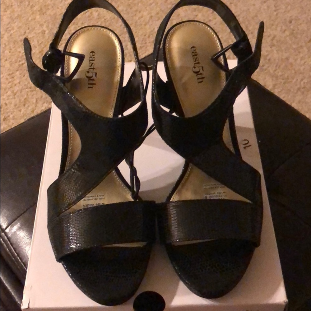 Black lizard strappy sandals
